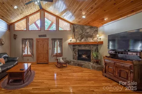 Living - 4030 S View Blvd, Morganton, NC 28655 photo 2 of 4