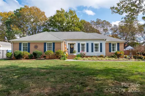 14200 Springwater Dr, Matthews, NC 28105
