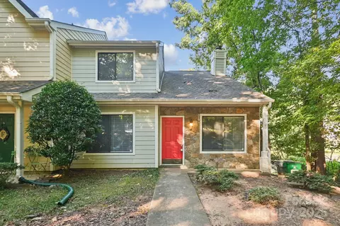 3909 N Course Dr, Charlotte, NC 28277