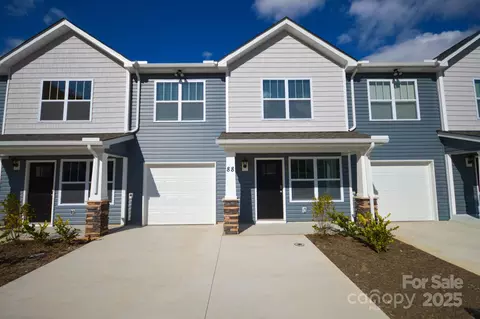 114 Clear Creek Ln, Waynesville, NC 28785