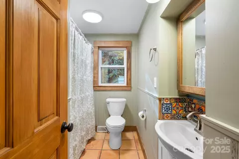 Bath - 456 Rector Corner Rd, Marshall, NC 28753 photo 1 of 2