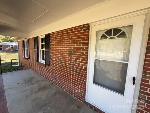 Exterior - 1154 Stringfellow Rd, Chester, SC 29706 photo 2 of 4