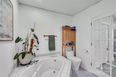 Bath - 35 Wilcox Rd, Tryon, NC 28782 photo 2 of 3