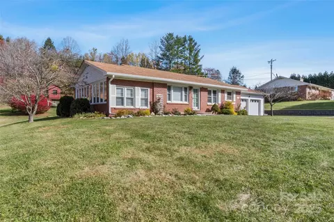 55 Cataberry Ln, Burnsville, NC 28714
