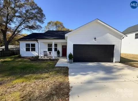 211 Queens Ct, Gastonia, NC 28052