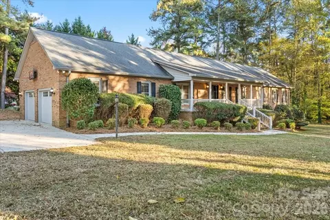 1061 Fairway Dr, Kannapolis, NC 28081