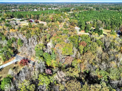 2895 Courtside Dr, Lancaster, SC 29720 photo 3