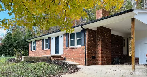 2238 Flatwood Rd, Lenoir, NC 28645