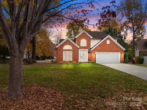102 Lake Davidson Cir, Davidson, NC 28036