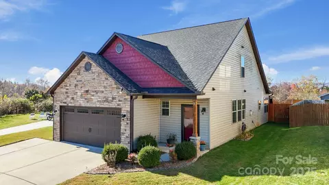 28 S River Rd, Fletcher, NC 28732