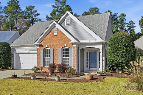13809 Falconcrest Dr, Charlotte, NC 28269