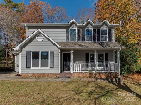 7413 Lockmont Dr, Charlotte, NC 28212