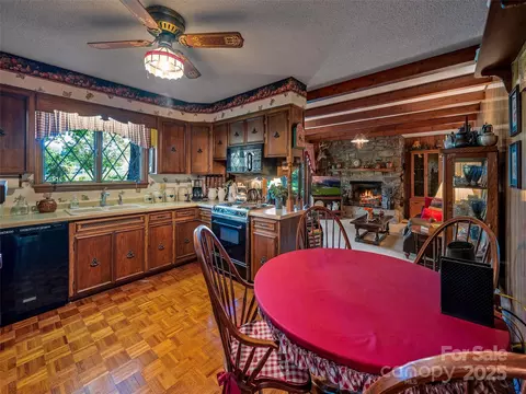 134 Lone Oak Dr, Clyde, NC 28721 photo 3