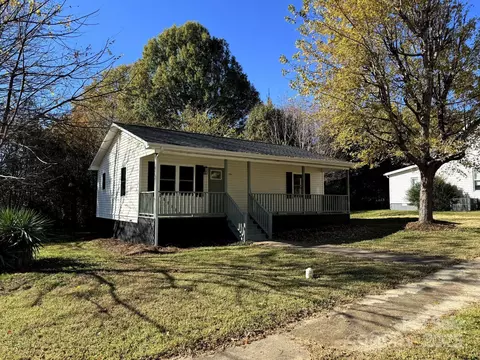 1208 N Ashe Ave, Newton, NC 28658