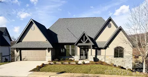 15 Evian Ct, Asheville, NC 28804
