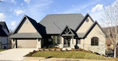 15 Evian Ct, Asheville, NC 28804