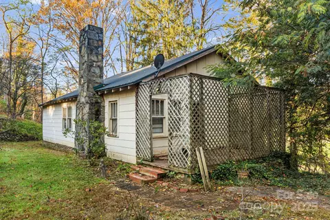 49 Willow Creek Dr, Asheville, NC 28803