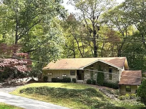 30 Brier Ln, Maggie Valley, NC 28751