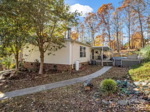 Exterior - 3970 Silver Trl, Morganton, NC 28655 photo 2 of 10