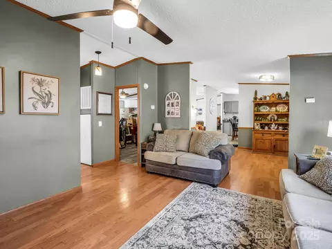 Living - 3970 Silver Trl, Morganton, NC 28655 photo 3 of 5