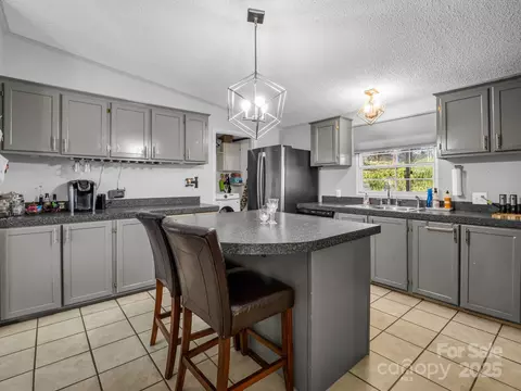 Kitchen - 3970 Silver Trl, Morganton, NC 28655 photo 2 of 4