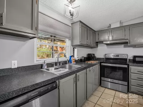 Kitchen - 3970 Silver Trl, Morganton, NC 28655 photo 4 of 4