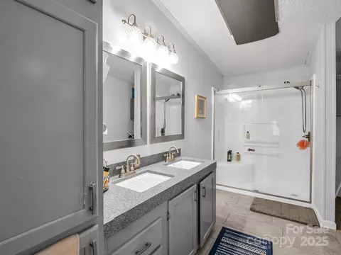 Bath - 3970 Silver Trl, Morganton, NC 28655 photo 1 of 5