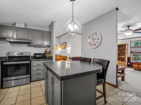 Kitchen - 3970 Silver Trl, Morganton, NC 28655 photo 3 of 4