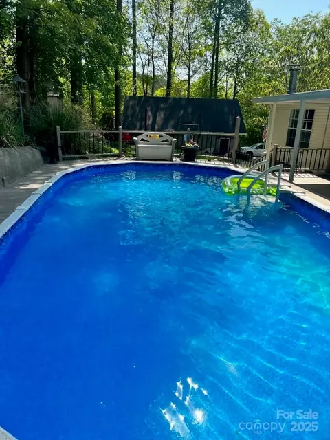 Exterior - 3970 Silver Trl, Morganton, NC 28655 photo 4 of 10