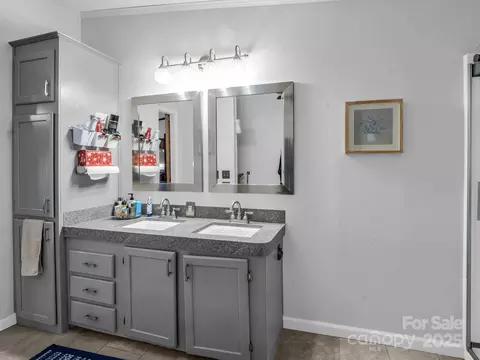 Bath - 3970 Silver Trl, Morganton, NC 28655 photo 2 of 5
