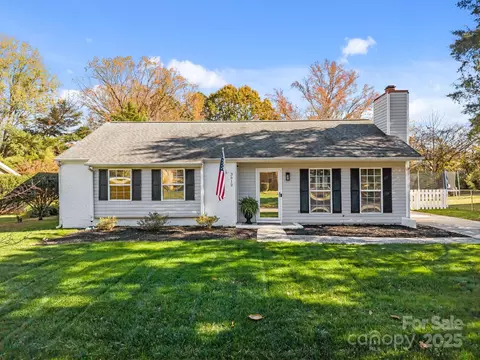 3512 Cross Winds Rd, Charlotte, NC 28227