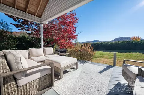 207 Farm Creek E Dr E, Asheville, NC 28806