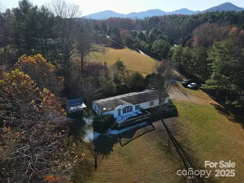 218 W Walt Haven Dr, Leicester, NC 28748