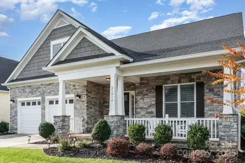 21016 Molly Harper Dr, Cornelius, NC 28031 photo 2