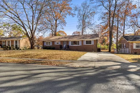 844 Squirrel Hill Rd, Charlotte, NC 28213