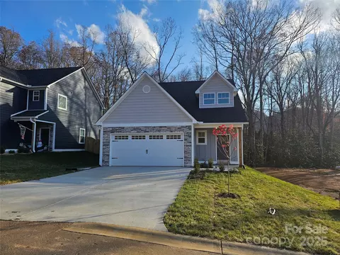 23 Red Ridge Ln, Black Mountain, NC 28711