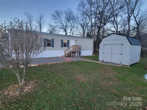 141 Pike Pt, Waynesville, NC 28785