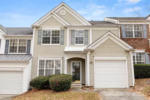 8240 Gossomer Bay Dr, Charlotte, NC 28270