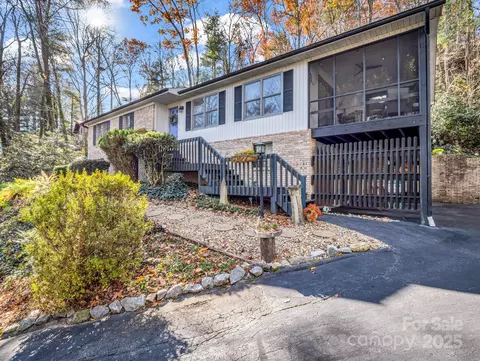 119 Long John Dr, Hendersonville, NC 28791
