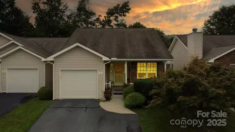 22 S Woodridge View Ct, Hendersonville, NC 28791