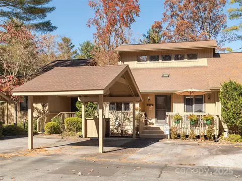 303 N Scarlet Oak Ln, Hendersonville, NC 28791