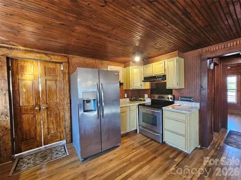 Kitchen - 114 Beacon Hl, Ellenboro, NC 28040 photo 2 of 4