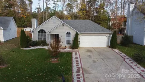 7407 Heronwood Ln, Charlotte, NC 28227