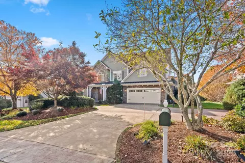 6 Huntington Chase Dr, Asheville, NC 28805