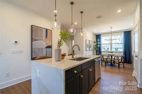 7007 Impulse Ct, Charlotte, NC 28205 photo 4