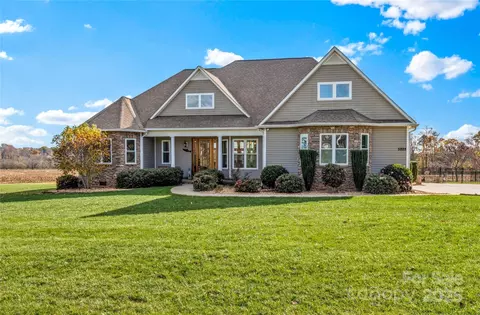 5828 Jordan Gate Dr, East Bend, NC 27018