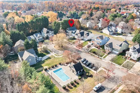 View/Area - 20332 Colony Point Ln, Cornelius, NC 28031 photo 2 of 10