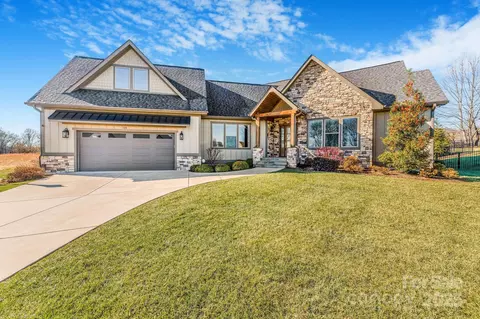 120 Milana Dr, Mills River, NC 28759