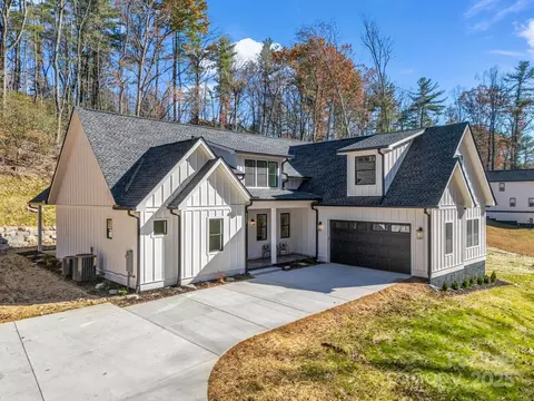 85 Adger Dr, Hendersonville, NC 28739