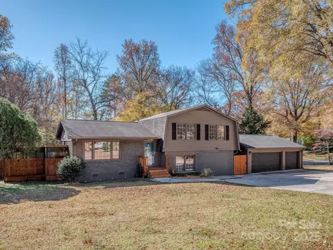 1506 Kingston Dr, Kannapolis, NC 28083
